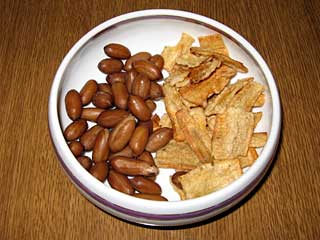 ゆでピー&ごぼうチップス(ニユートーキヨー)