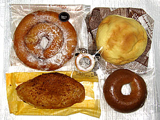 本命ドーナツ&メロンパン&カレーブレッド&ブルーベリーベーグル(トーキョーカフェ&ベーカリー)