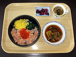 鮭とイクラの親子丼(ブラッスリーろんたん)