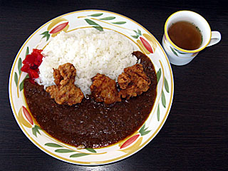 キーマカレー唐揚げ添え（ブラッスリーろんたん）