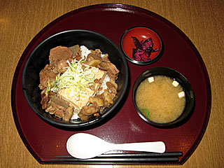 牛肉豆腐丼（ニユートーキヨー）