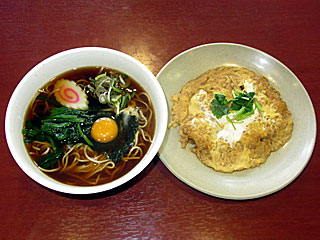 月見そば&かつ煮(レストラン梅屋)