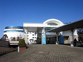 中山競馬場南門