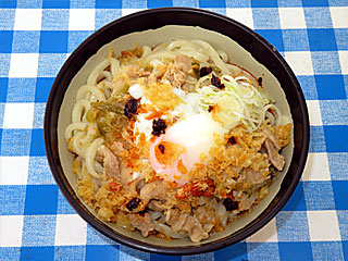 ぶっかけ肉玉うどん（馬そば深大寺）