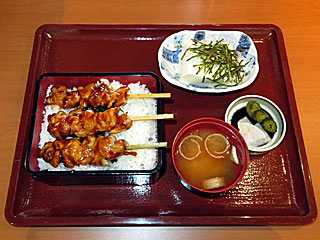 炭火焼鳥重&冷奴(とん勝武蔵)