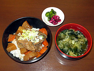 牛すじ丼〔カジュアル稲松〕