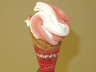いちご&バニラソフトアイス〔馬耳東風軒〕