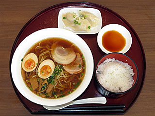 醤油ラーメンセット〔ニユートーキヨー〕