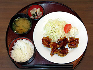 鶏唐揚げ定食〔ニユートーキヨー〕