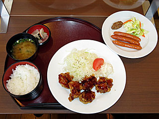 鶏唐揚げ定食&粗挽きソーセージ〔ニユートーキヨー〕