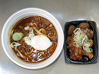 牛すじカレーうどん＆手羽元玉こん旨煮〔馬そば深大寺〕